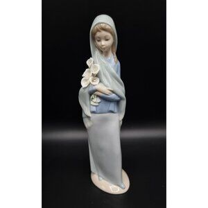 Vintage Lladro Figurine Of Woman Holding Calla Lilies In Soft Pastels
